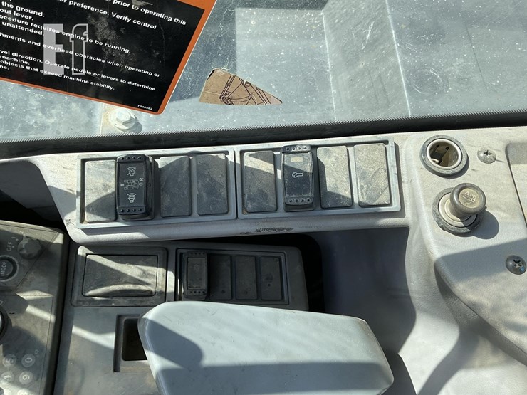 2020-deere-85g-image-15