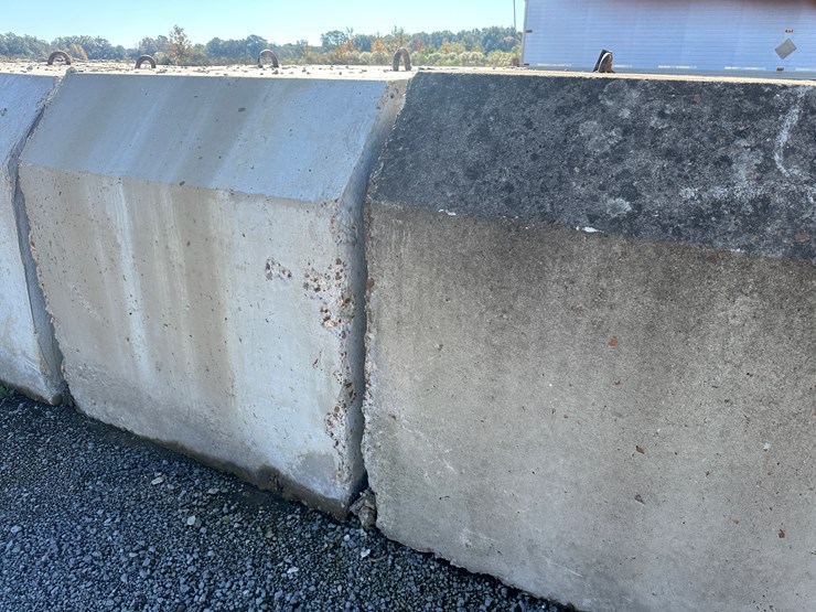 #32729-•-lot-of-(7)-~57"x80"-concrete-culvert-sectionss-image-10