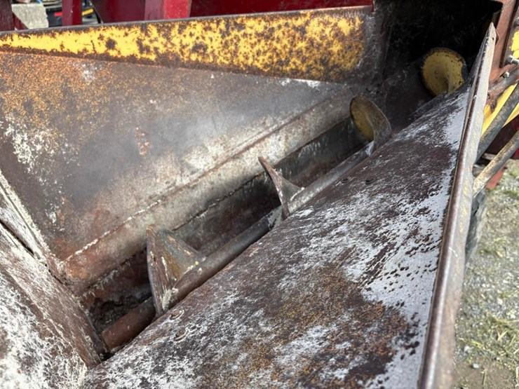 new-holland-355-image-6