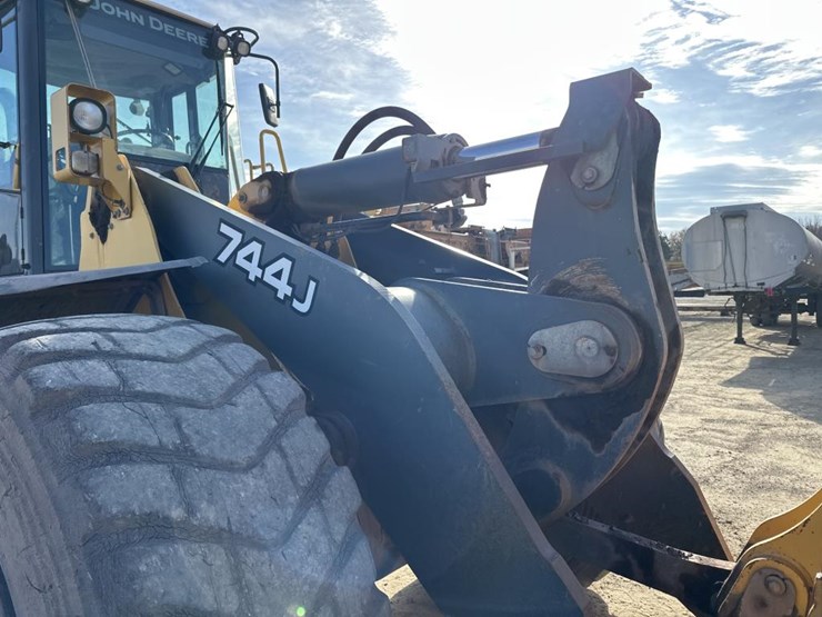 2006-deere-744j-image-14