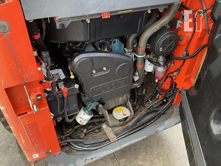 2017-kubota-ssv65-image-11