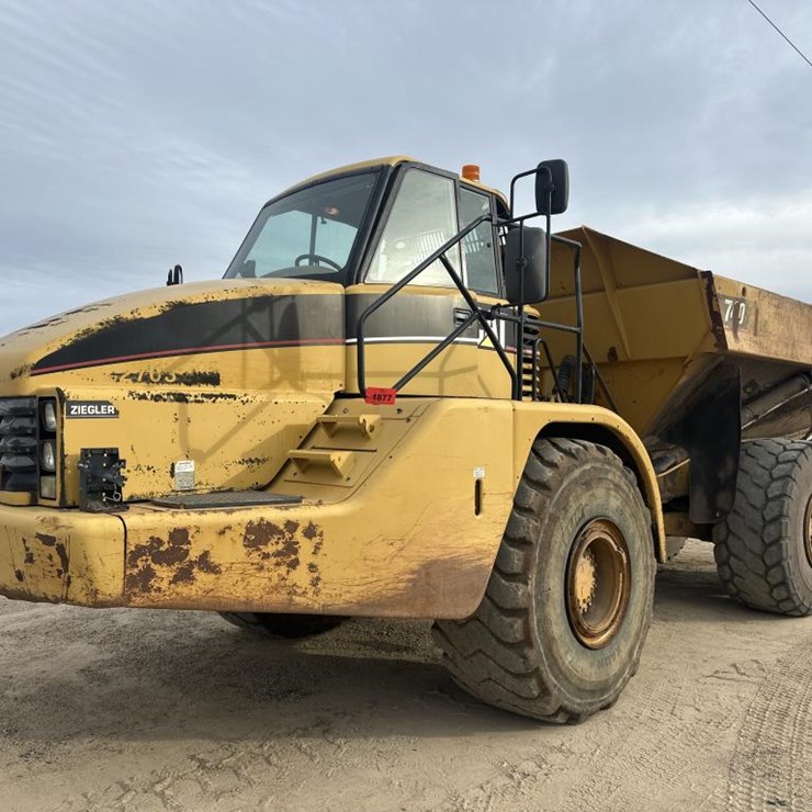 2005 CATERPILLAR 740