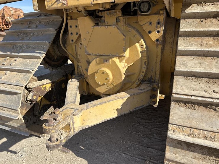 2012-caterpillar-d6t-image-22