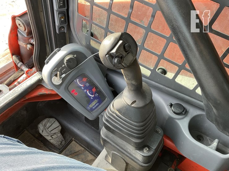 2018-kubota-ssv65-image-15