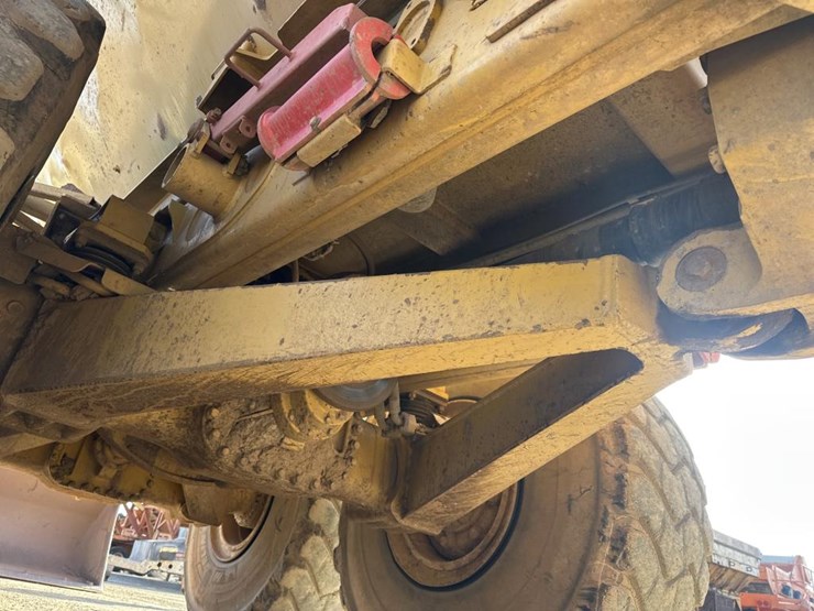 2010-caterpillar-740-image-48