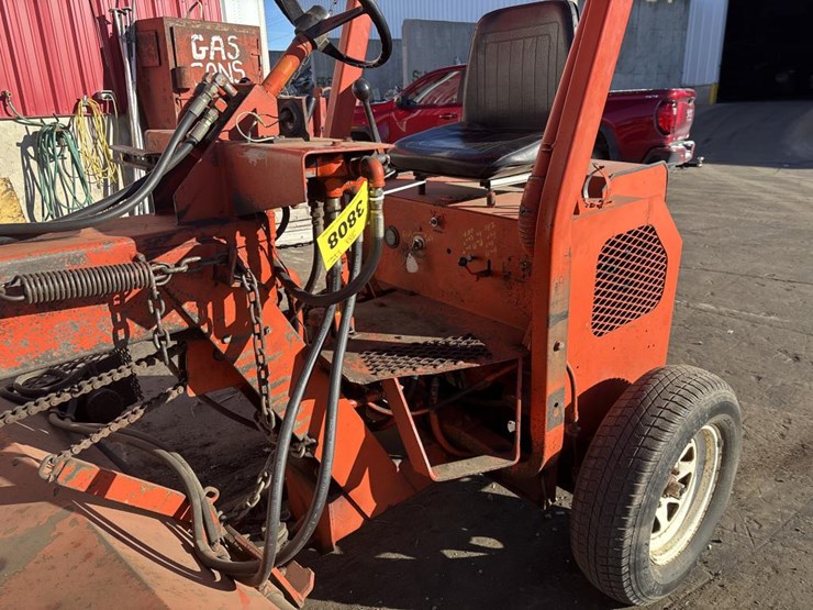 #3808-•-72"-ride-on-power-broom-image-11