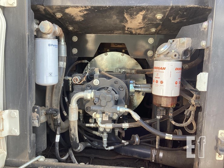 2021-bobcat-e165-image-15