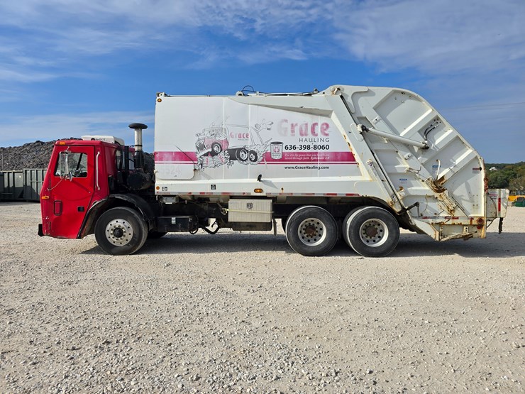 2001-mack-le613-image-10