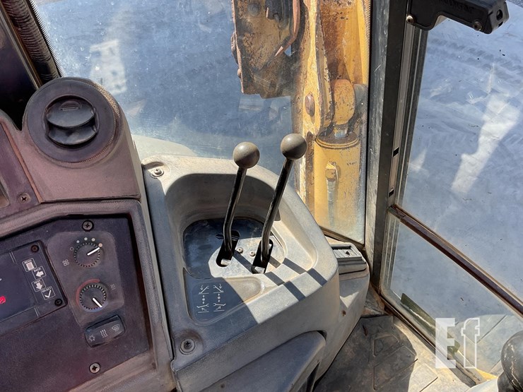 2010-deere-410j-image-17