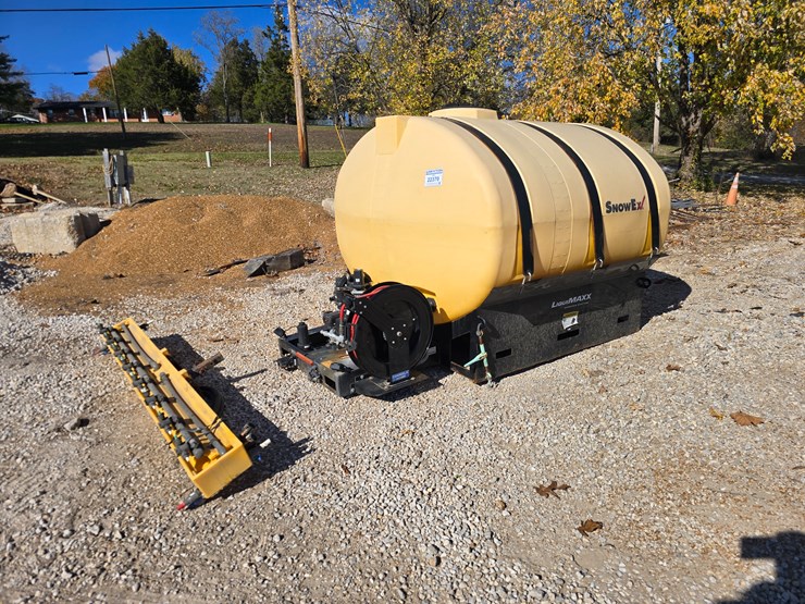#22370-•-1200-gallon-snowex-liquimaxx-spray-rig-image-2