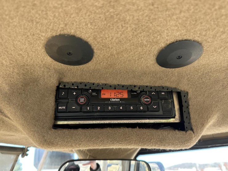 2002-deere-744h-image-34