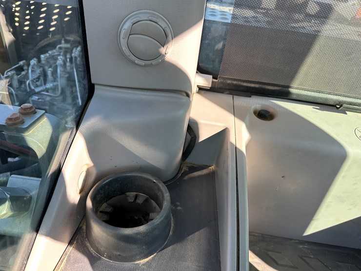 #32825-•-volvo-ec200e-crawler-excavator-image-95