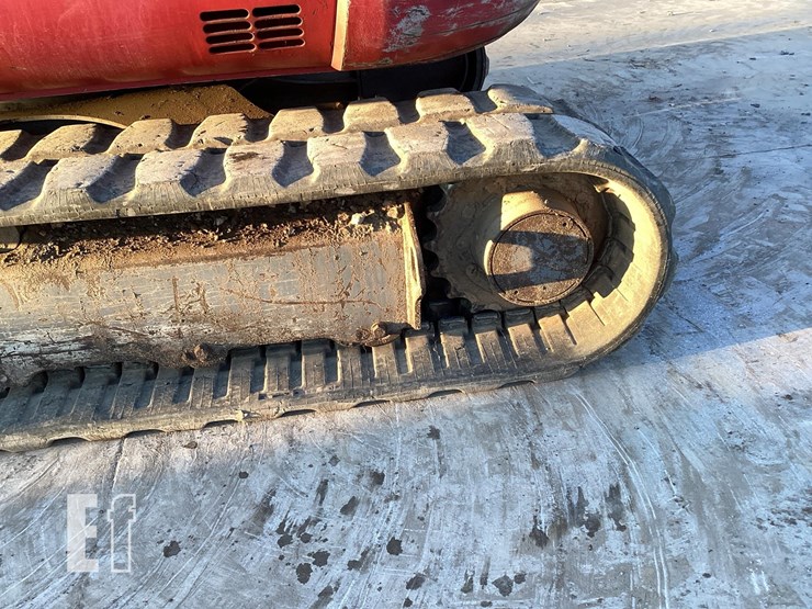 2015-takeuchi-tb260-image-13