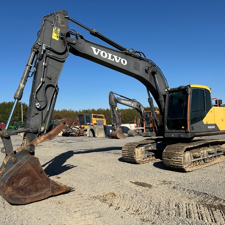 #32824 • Volvo EC160E Crawler Excavator w/Hydraulic Thumb