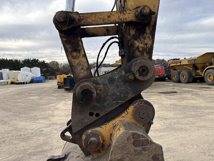 2004-caterpillar-325cl-image-14