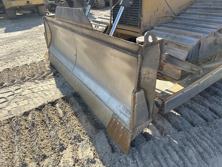 2012-caterpillar-d6t-image-9