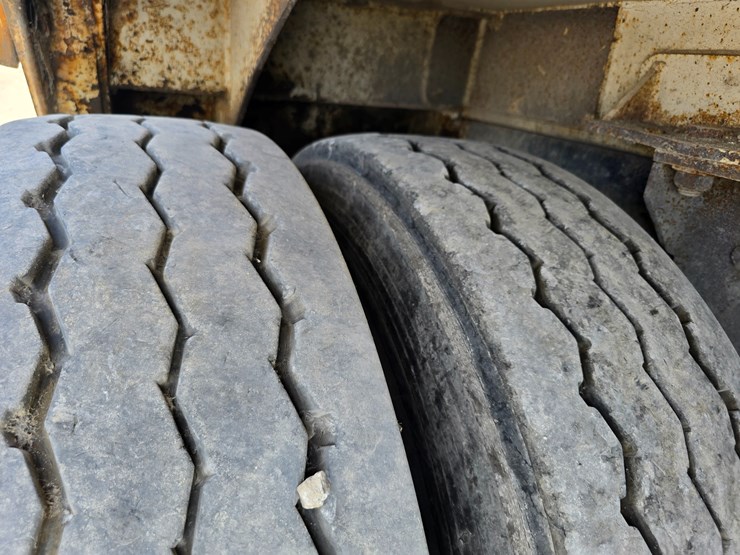 2001-mack-le613-image-94