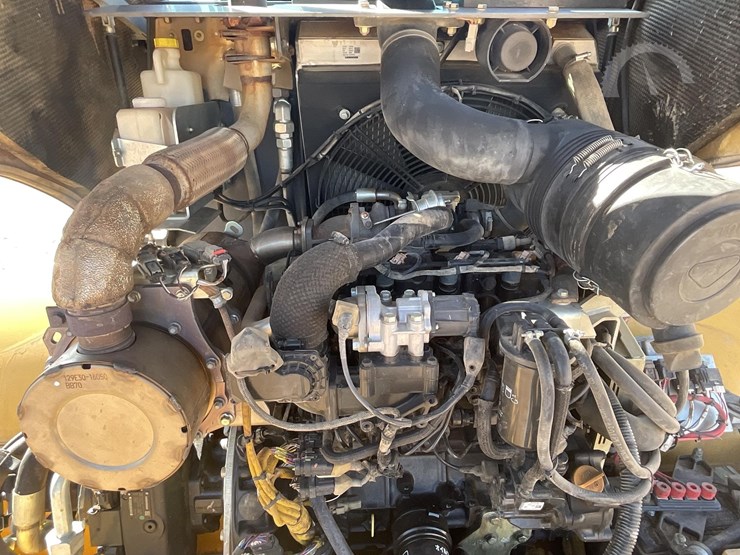 2015-deere-324k-image-21