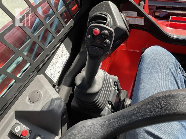 2025-kioti-tl750-image-16