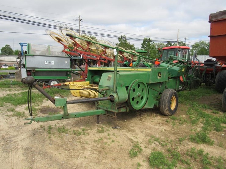 john-deere-337-image-1