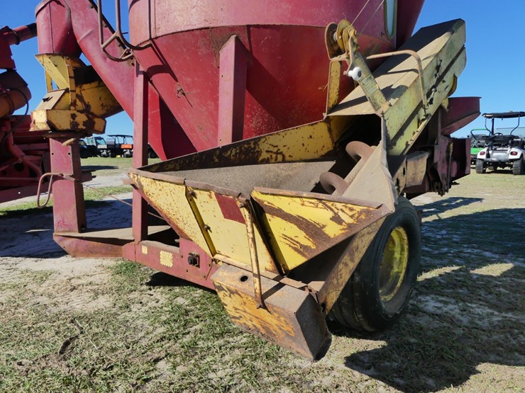 new-holland-354-image-6