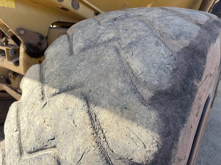 2010-caterpillar-740-image-53