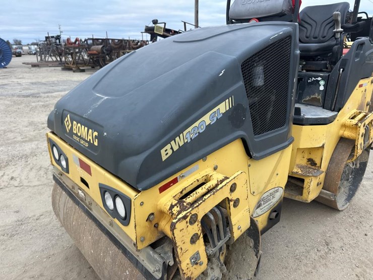 2015-bomag-bw120-image-9