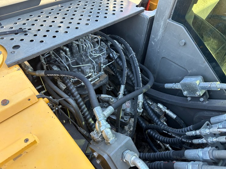 #32824-•-volvo-ec160e-crawler-excavator-w/hydraulic-thumb-image-63