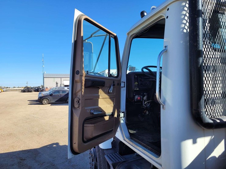 1986-international-2554-image-18