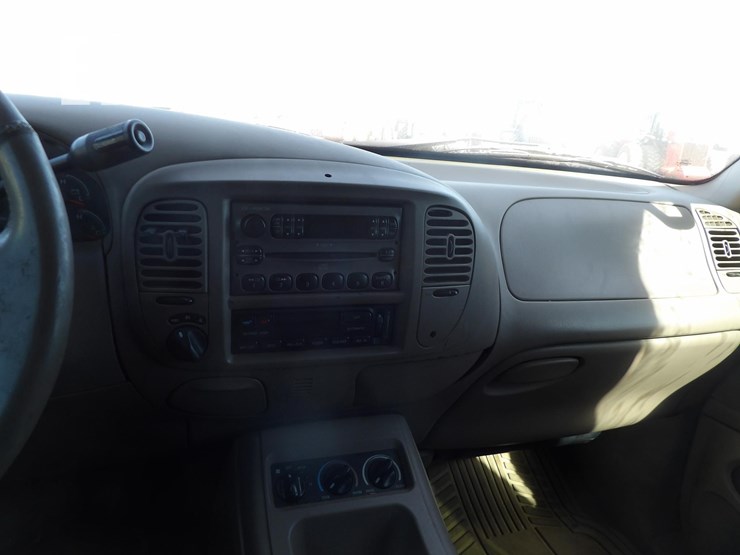 2002-ford-expedition-image-10