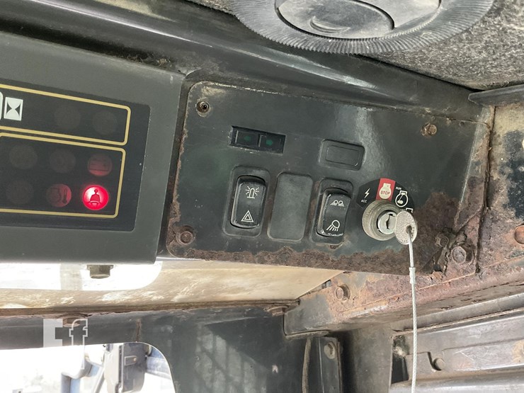 2003-new-holland-ls190-image-15