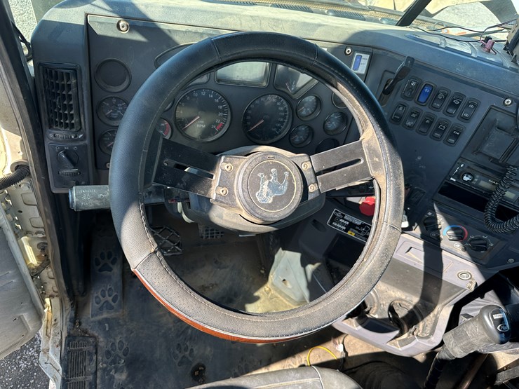 #32746-•-2014-mack-chu-t/a-daycab-truck-tractor-vin:-1m2an07y4em016702-image-63