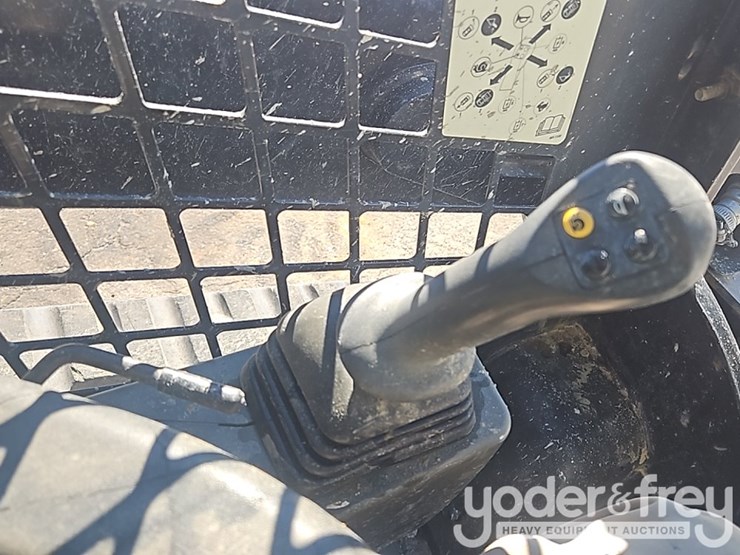 2020-caterpillar-259d3-image-28