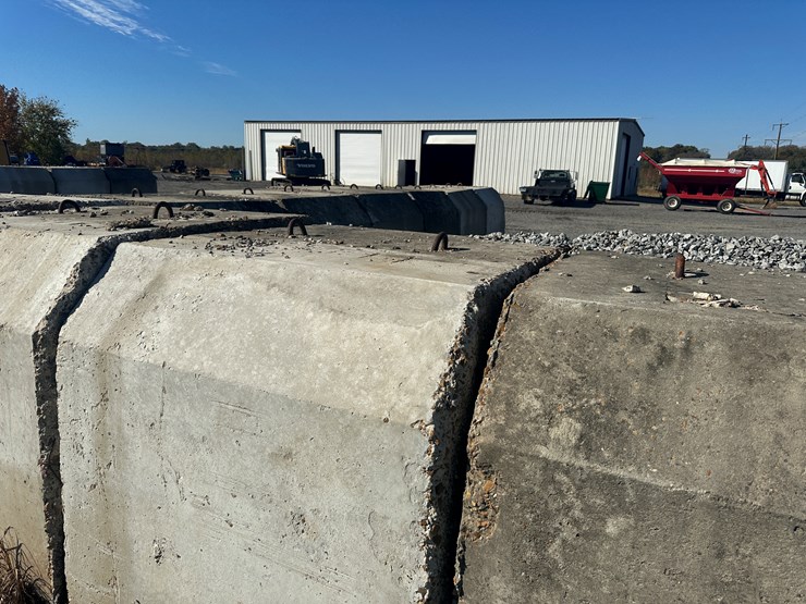 #32725-•-lot-of-(13)-~57"x80"-concrete-culvert-sections-image-13