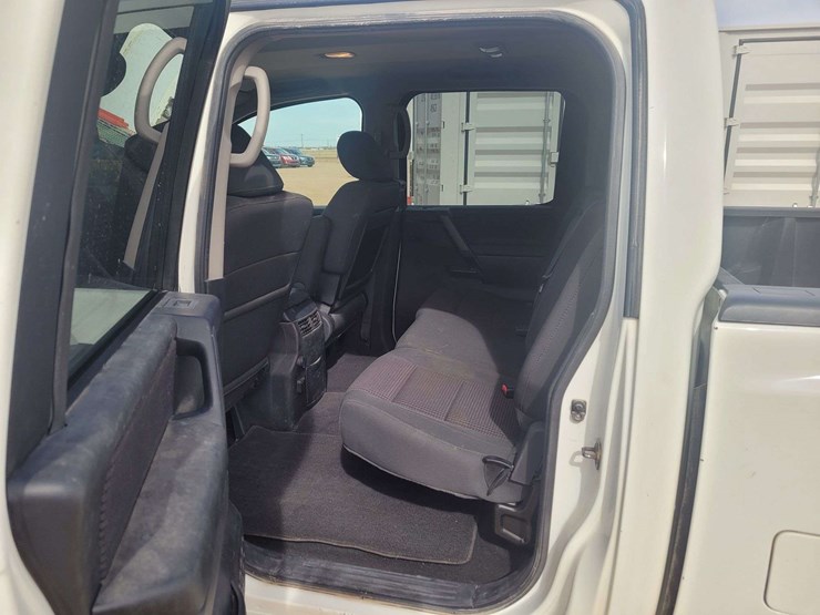 2013-nissan-titan-image-7