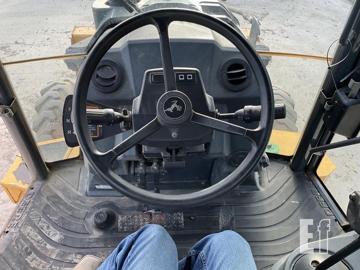 2019-deere-410l-image-17