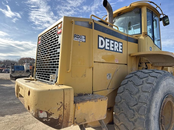 2002-deere-744h-image-18