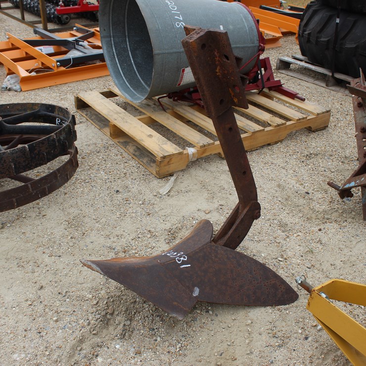 #20381 • HEAVY DUTY MIDDLE BUSTER