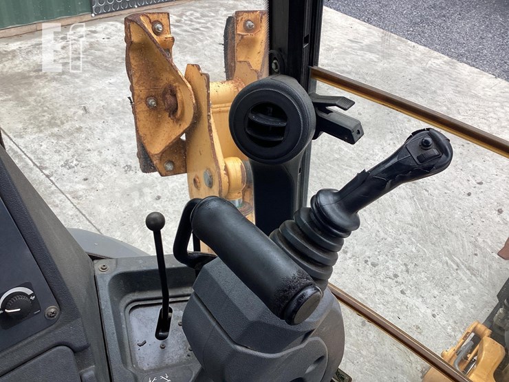 2019-deere-410l-image-17