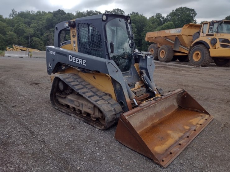 deere-329e-image-37