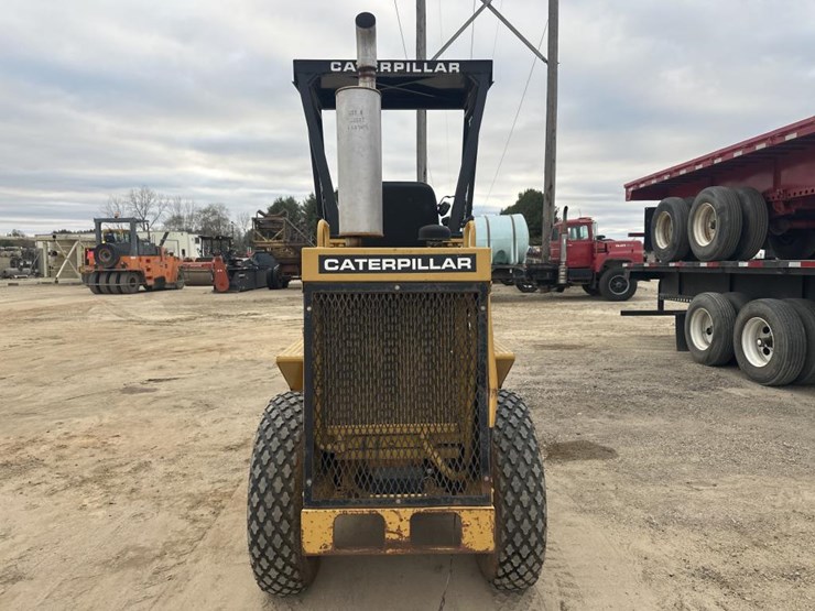 2017-caterpillar-cs-323-image-4