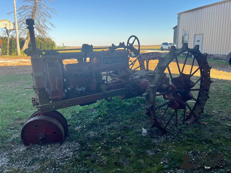farmall-f-12-2wd-tractor-image-8