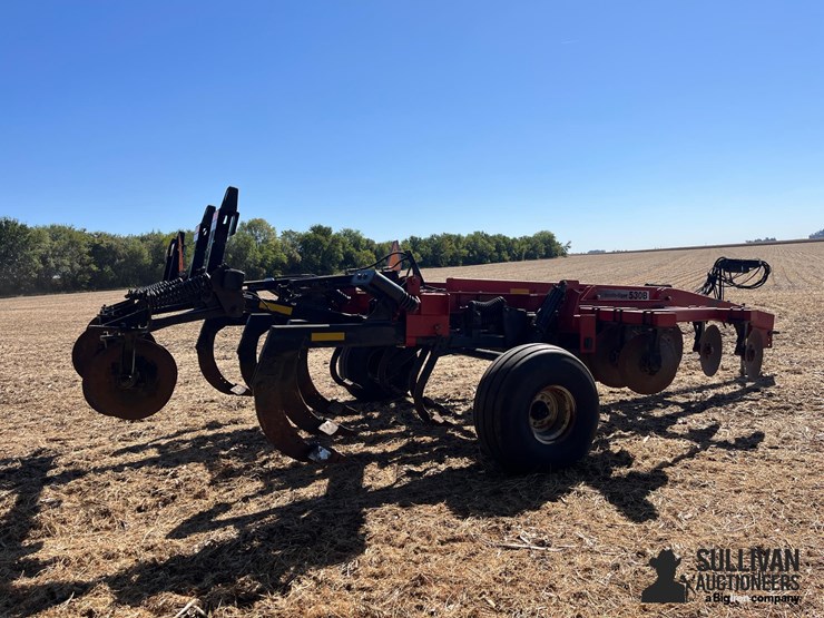 case-ih-530b-ecolo-tiger-9-shank-disk-ripper-image-5