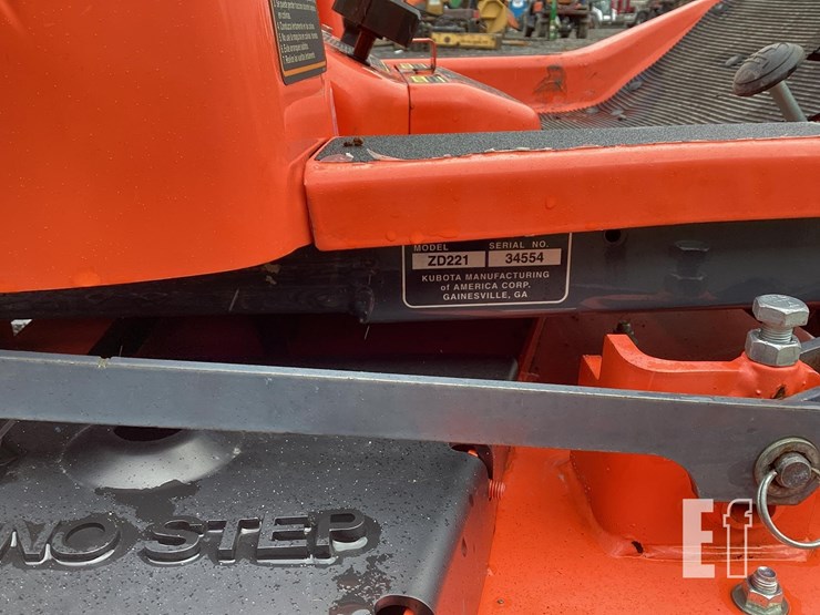 2015-kubota-zd221-image-13