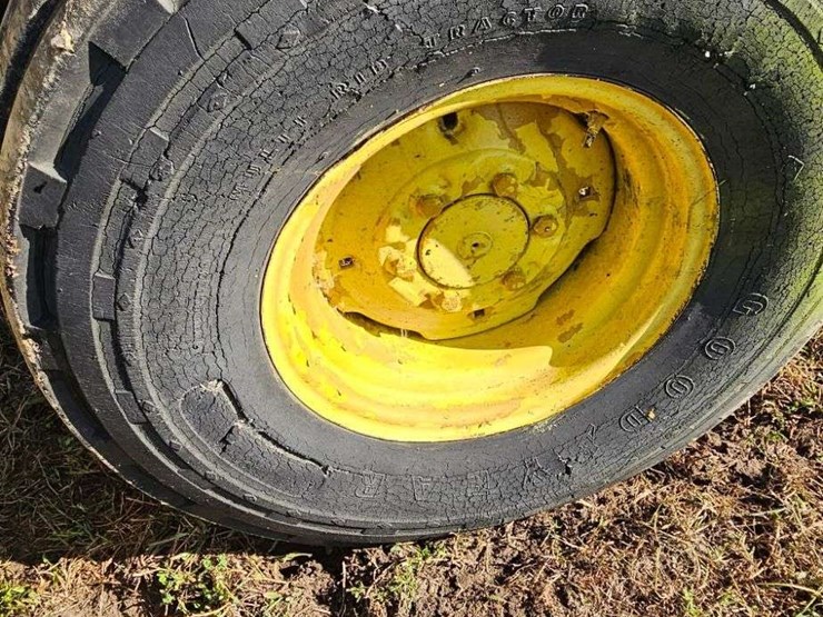 white-2-78-industrial-tractor-image-8