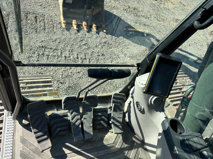 #32825-•-volvo-ec200e-crawler-excavator-image-90