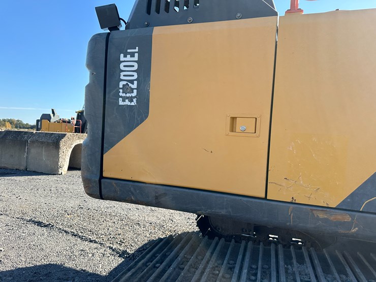 #32825-•-volvo-ec200e-crawler-excavator-image-57