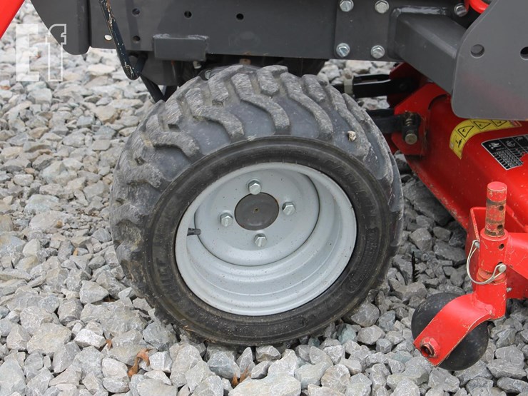 massey-ferguson-gc1723e-image-3