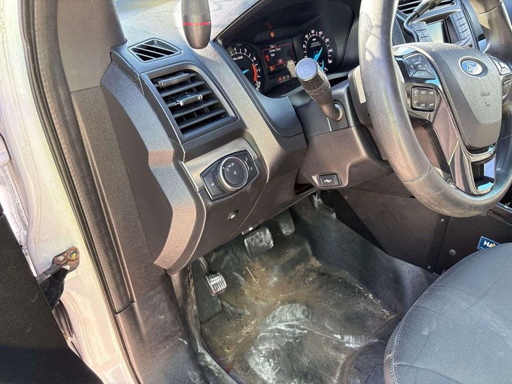 2018-ford-explorer-image-14