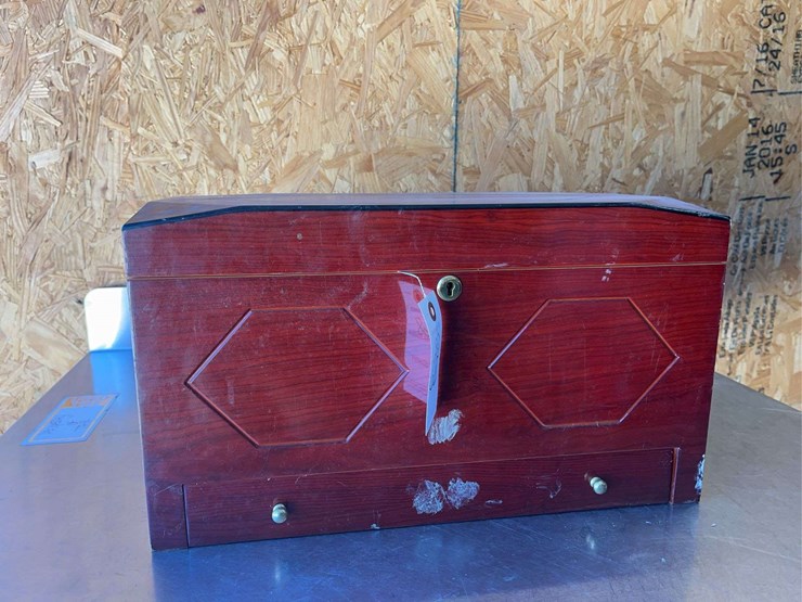 wood-cigar-box-with-tray-image-1